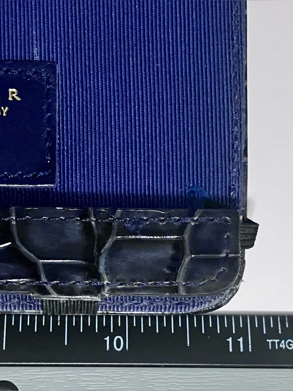 LEVENGER Leather iPAD MINI Faux Crococdile CARRYING CASE / Fold In Display Stand